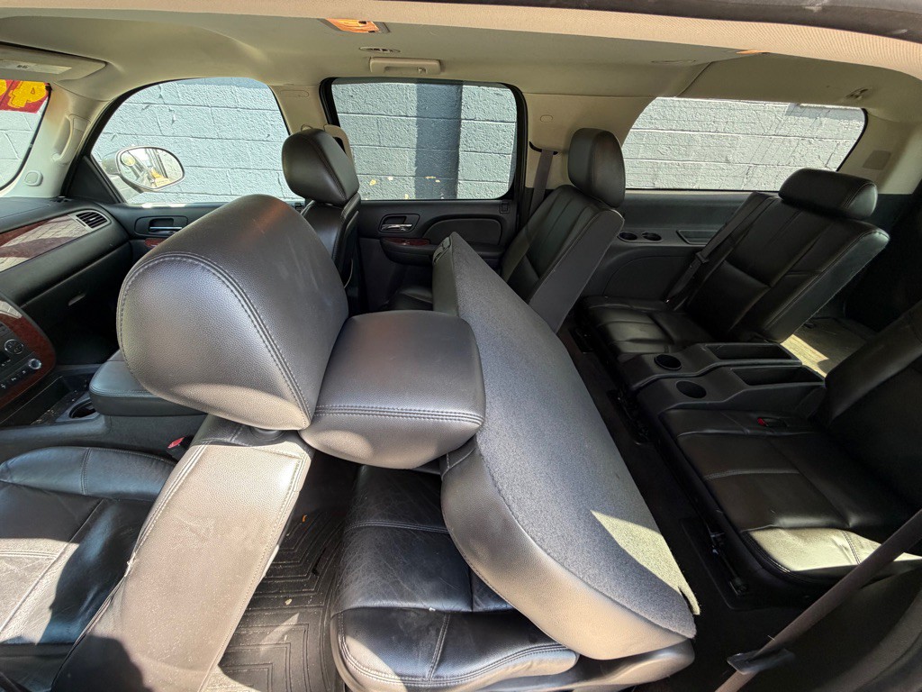 2011 Chevrolet Suburban Image 12