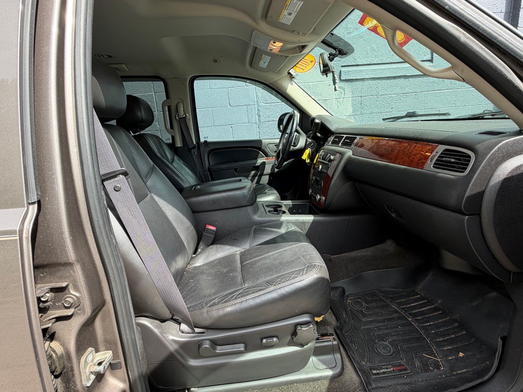 2011 Chevrolet Suburban Image 13