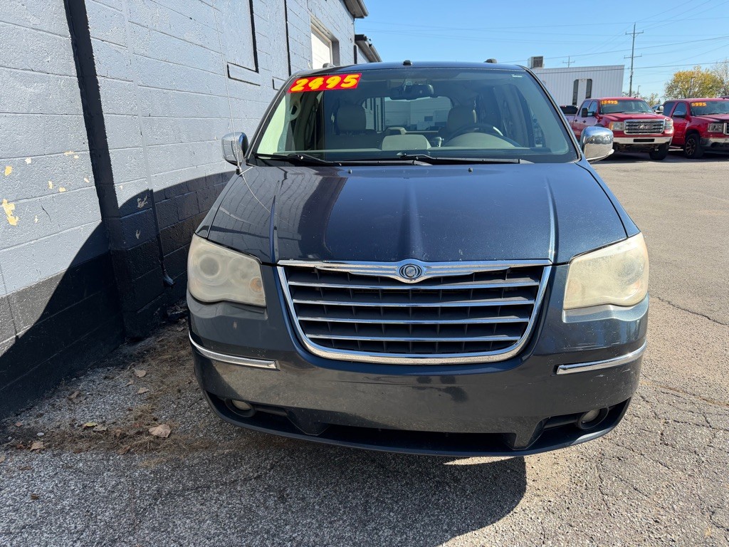 2008 Chrysler Town & Country Image 6