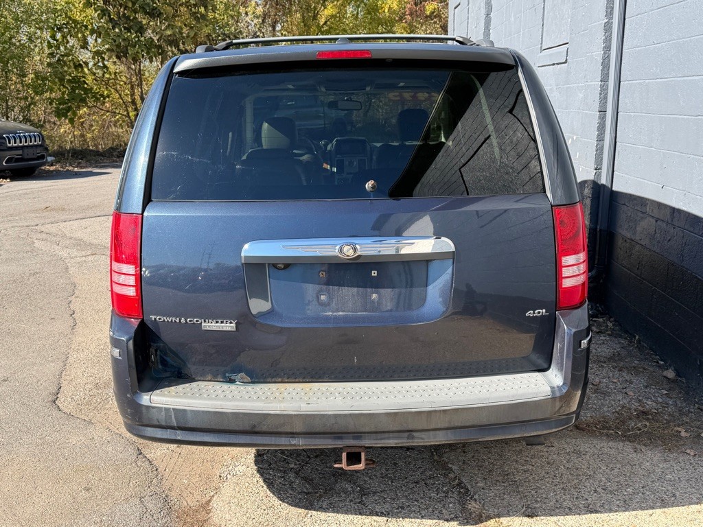 2008 Chrysler Town & Country Image 7