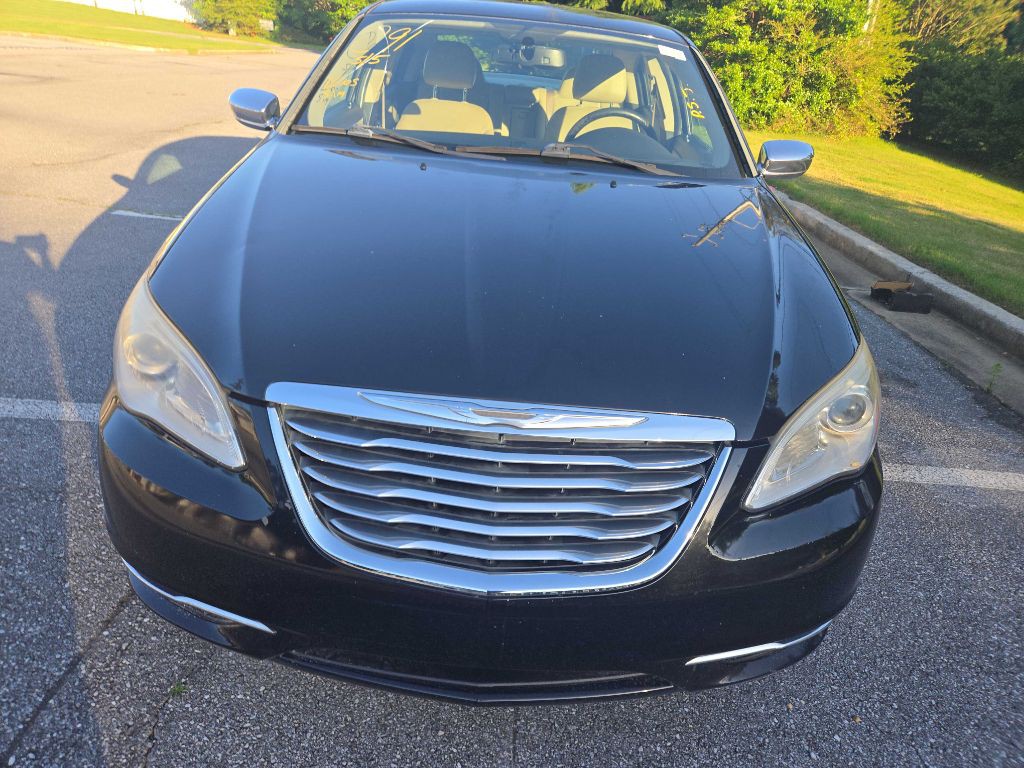2013 Chrysler 200 Image 3