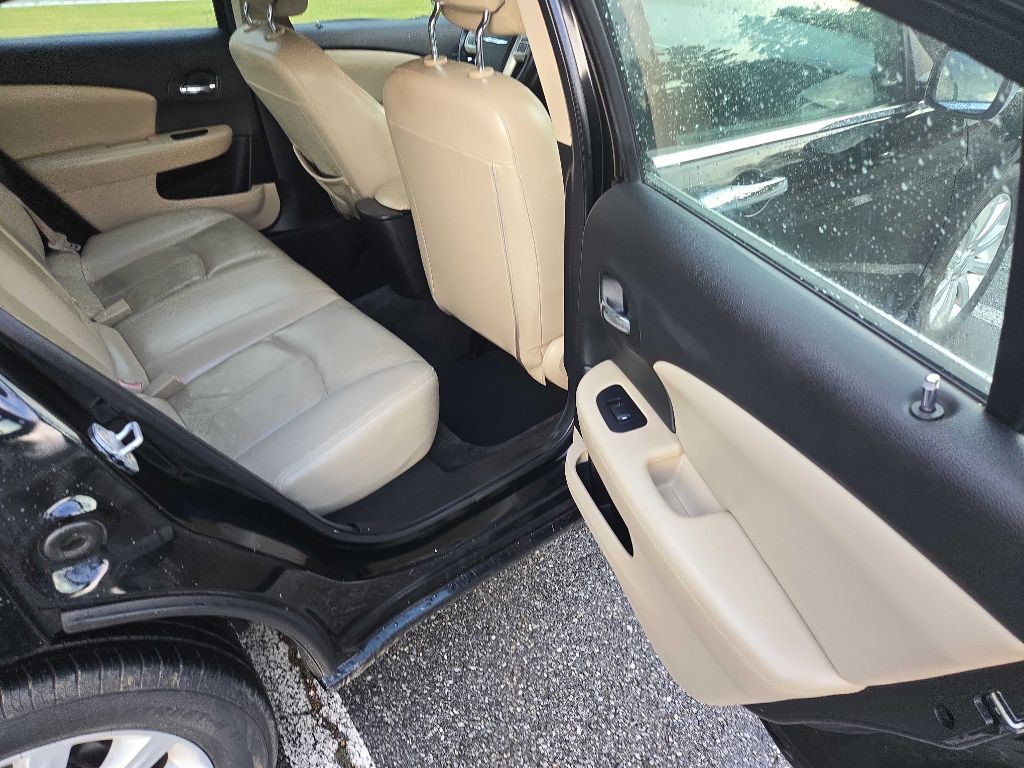 2013 Chrysler 200 Image 10