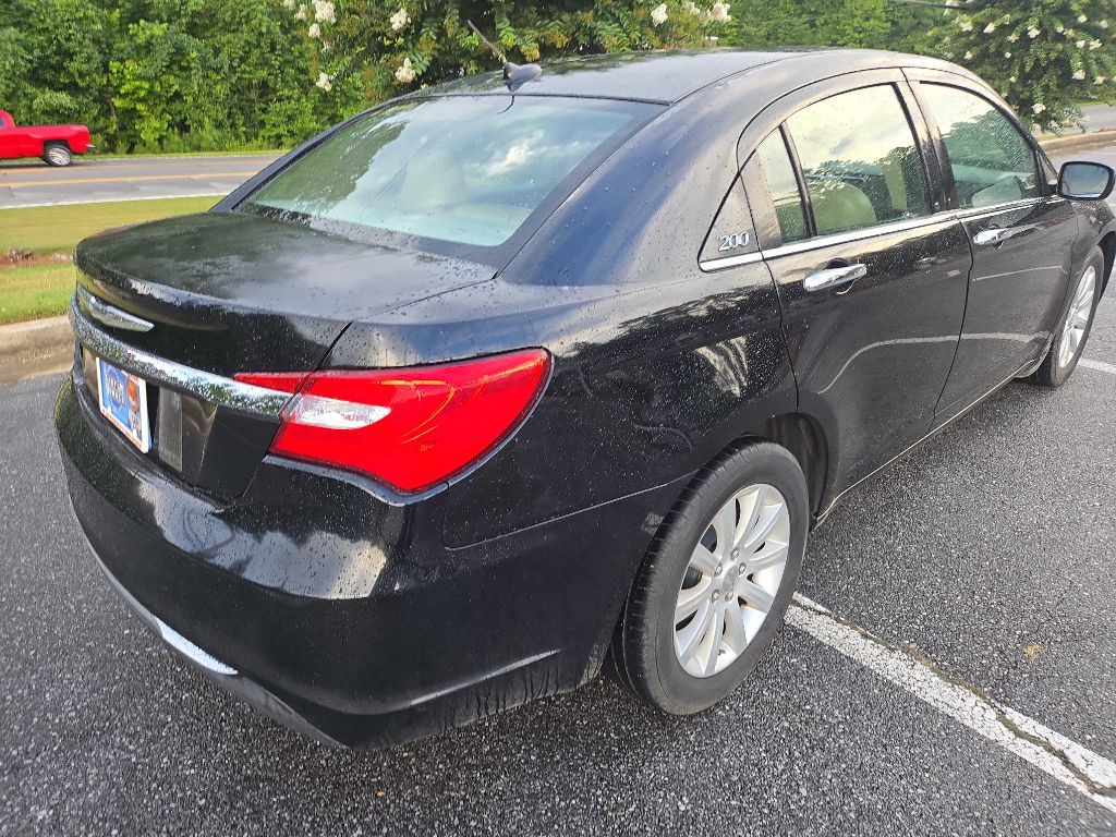 2013 Chrysler 200 Image 14
