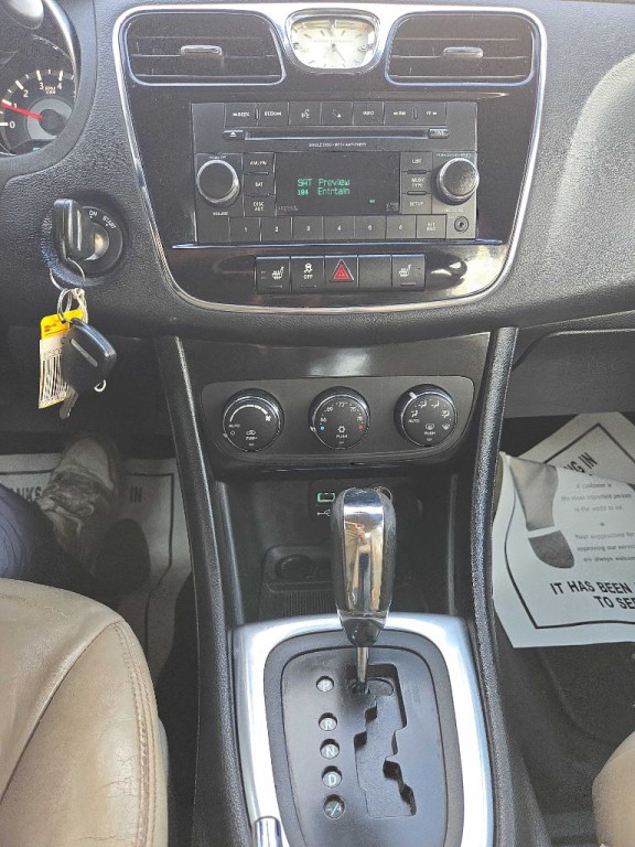 2013 Chrysler 200 Image 23
