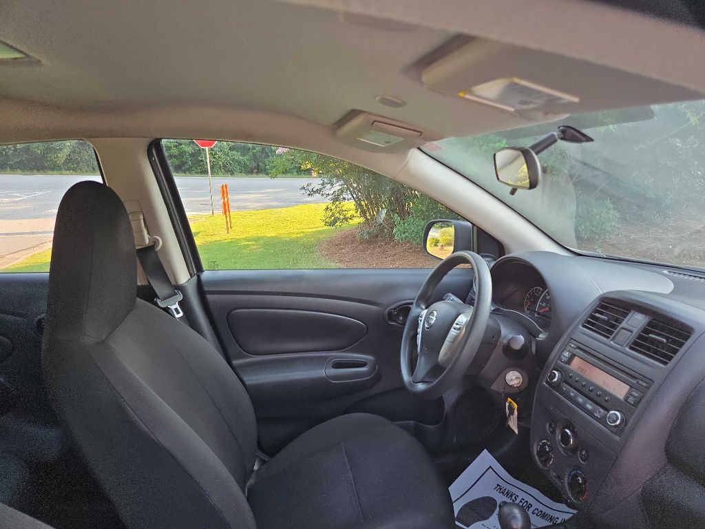 2015 Nissan Versa Image 11
