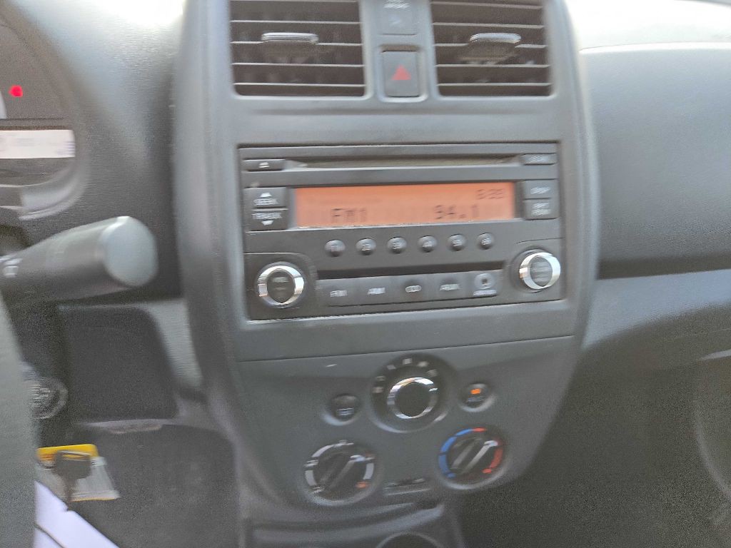 2015 Nissan Versa Image 21