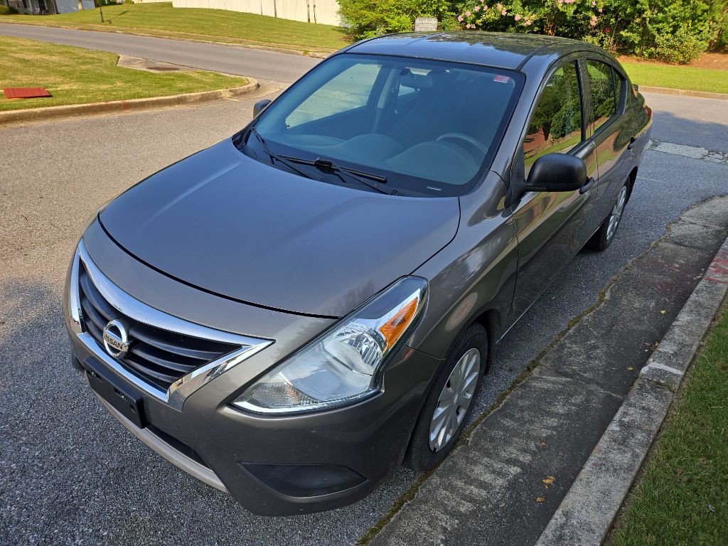 2015 Nissan Versa Image 1