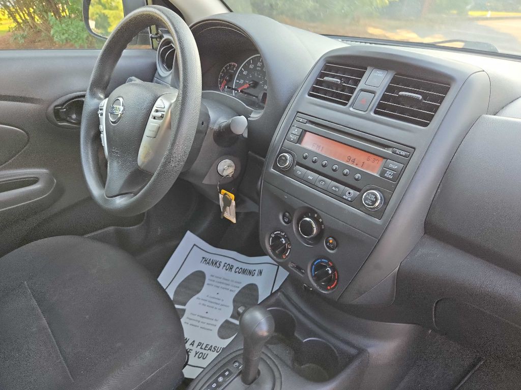 2015 Nissan Versa Image 5