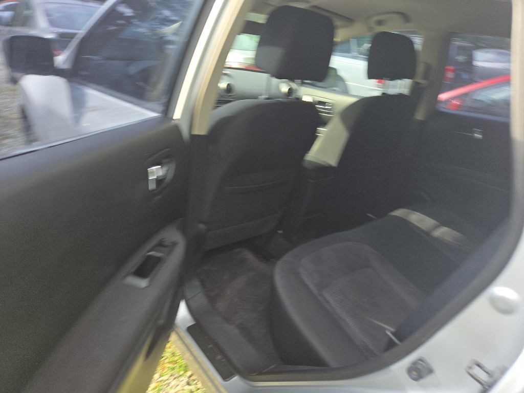 2011 Nissan Rogue Image 16