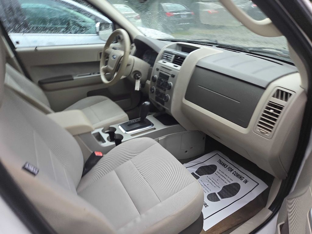 2011 Ford Escape Image 2