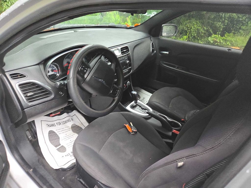 2012 Chrysler 200 Image 7