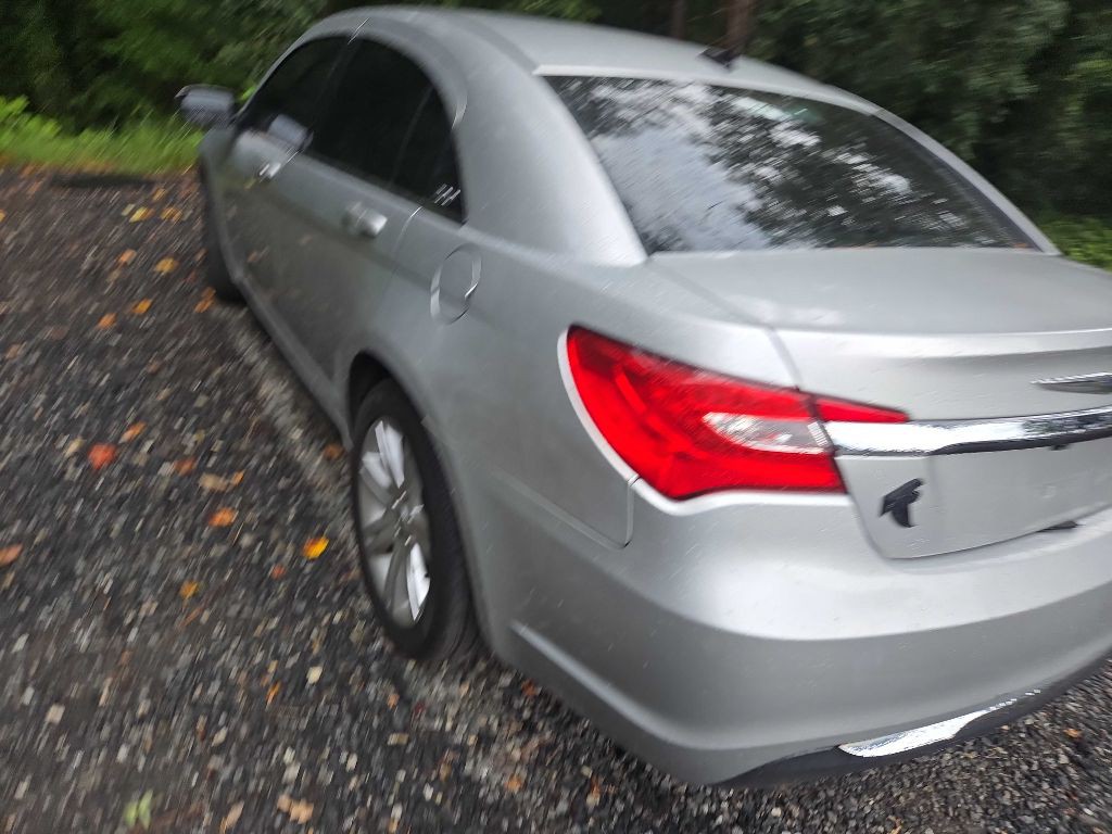 2012 Chrysler 200 Image 8