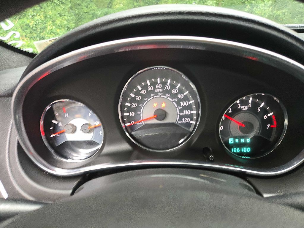 2012 Chrysler 200 Image 10