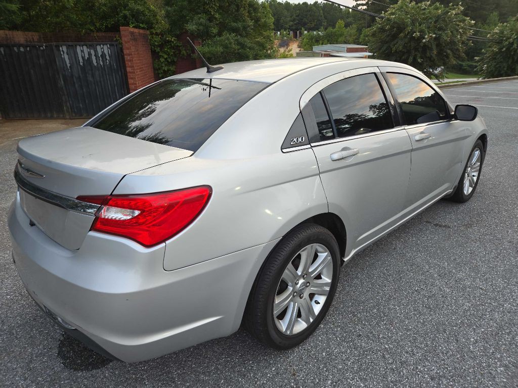 2012 Chrysler 200 Image 9