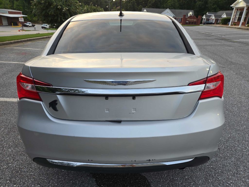 2012 Chrysler 200 Image 10