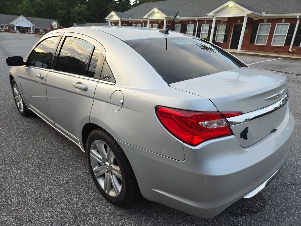 2012 Chrysler 200 Image 12