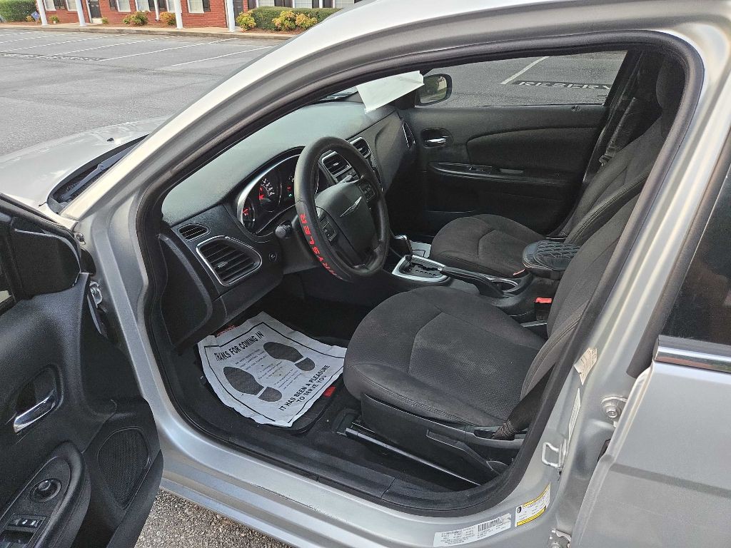 2012 Chrysler 200 Image 14
