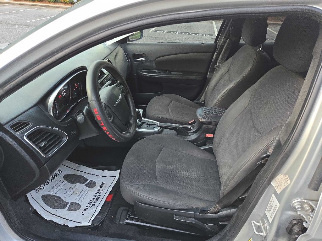 2012 Chrysler 200 Image 16