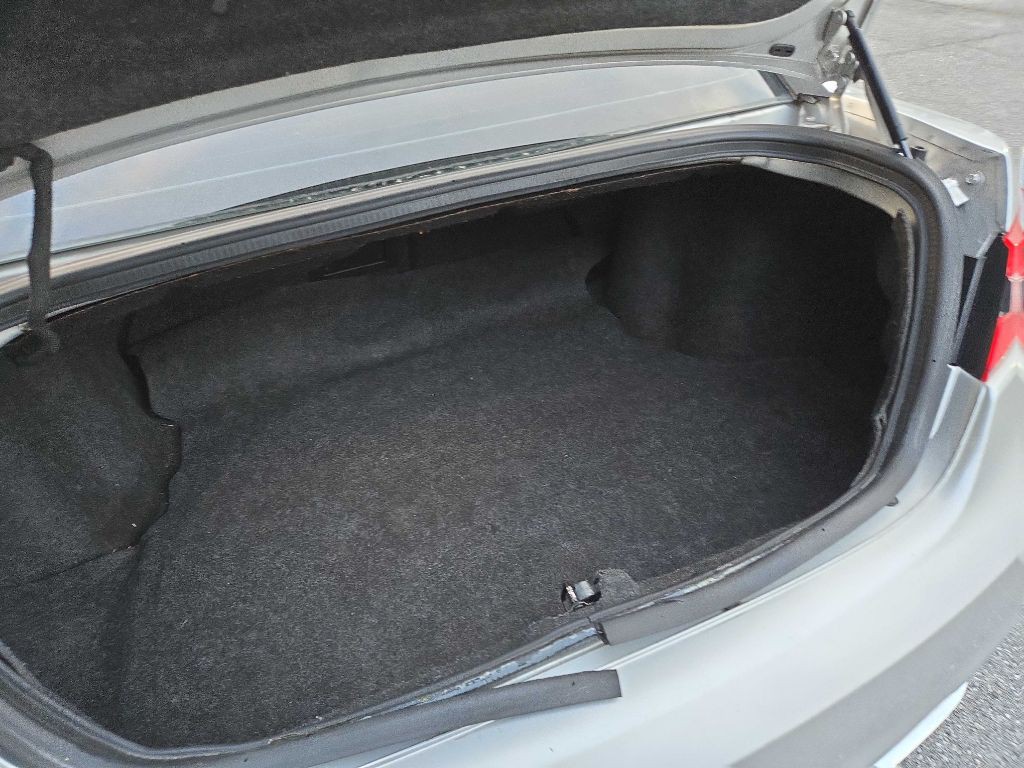 2012 Chrysler 200 Image 17