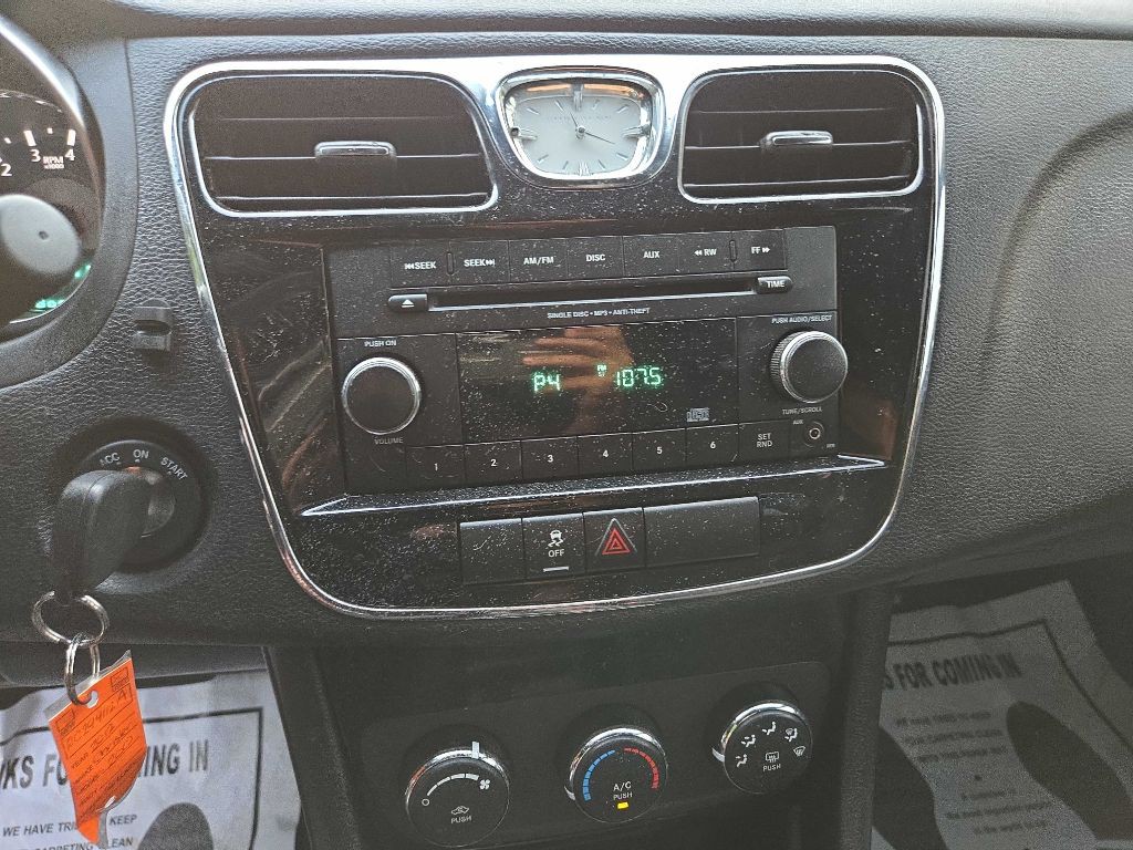 2012 Chrysler 200 Image 18
