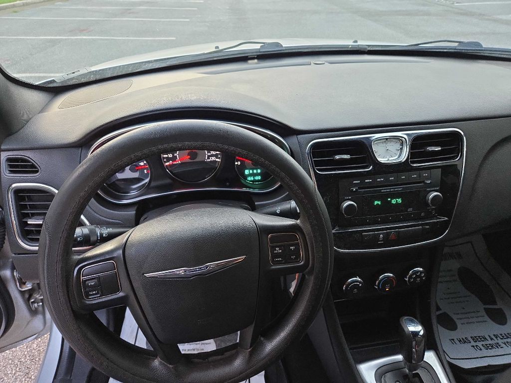 2012 Chrysler 200 Image 20