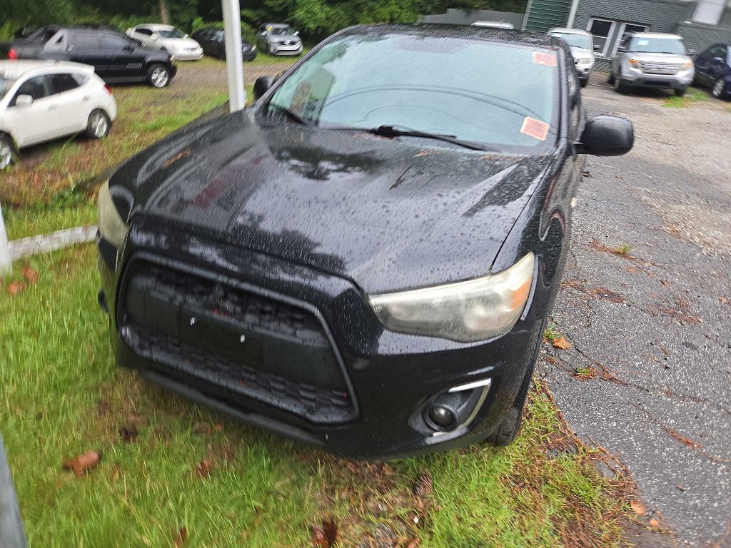 2013 Mitsubishi Outlander Image 2