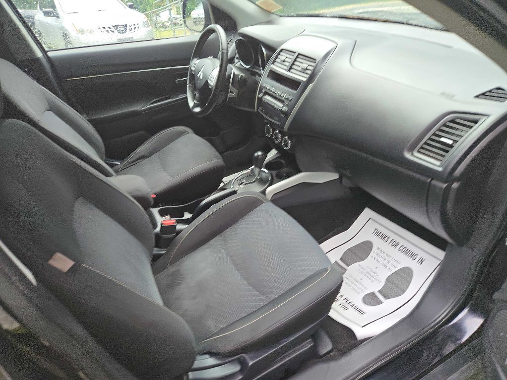 2013 Mitsubishi Outlander Image 3