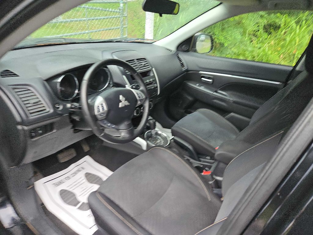 2013 Mitsubishi Outlander Image 9