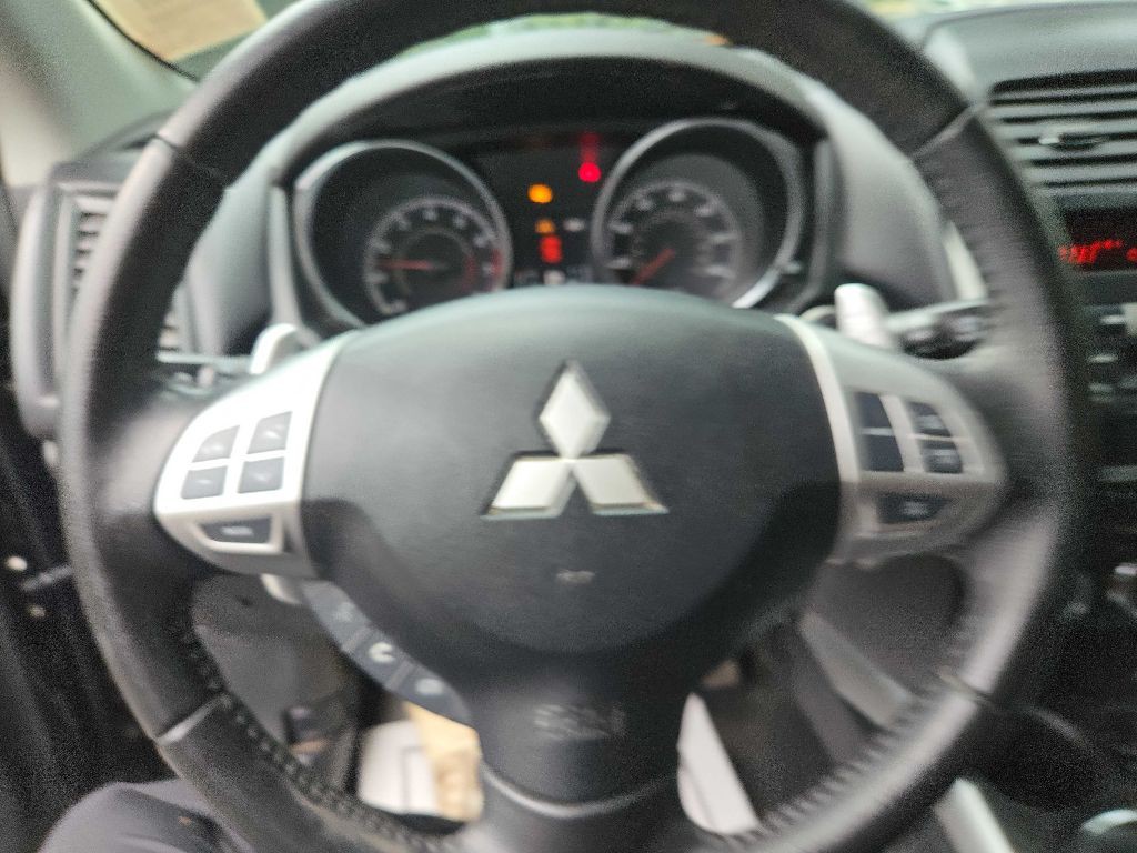 2013 Mitsubishi Outlander Image 13