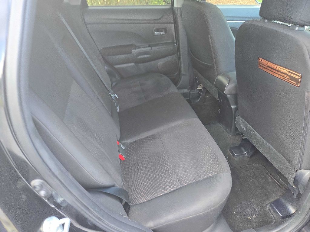 2013 Mitsubishi Outlander Image 10