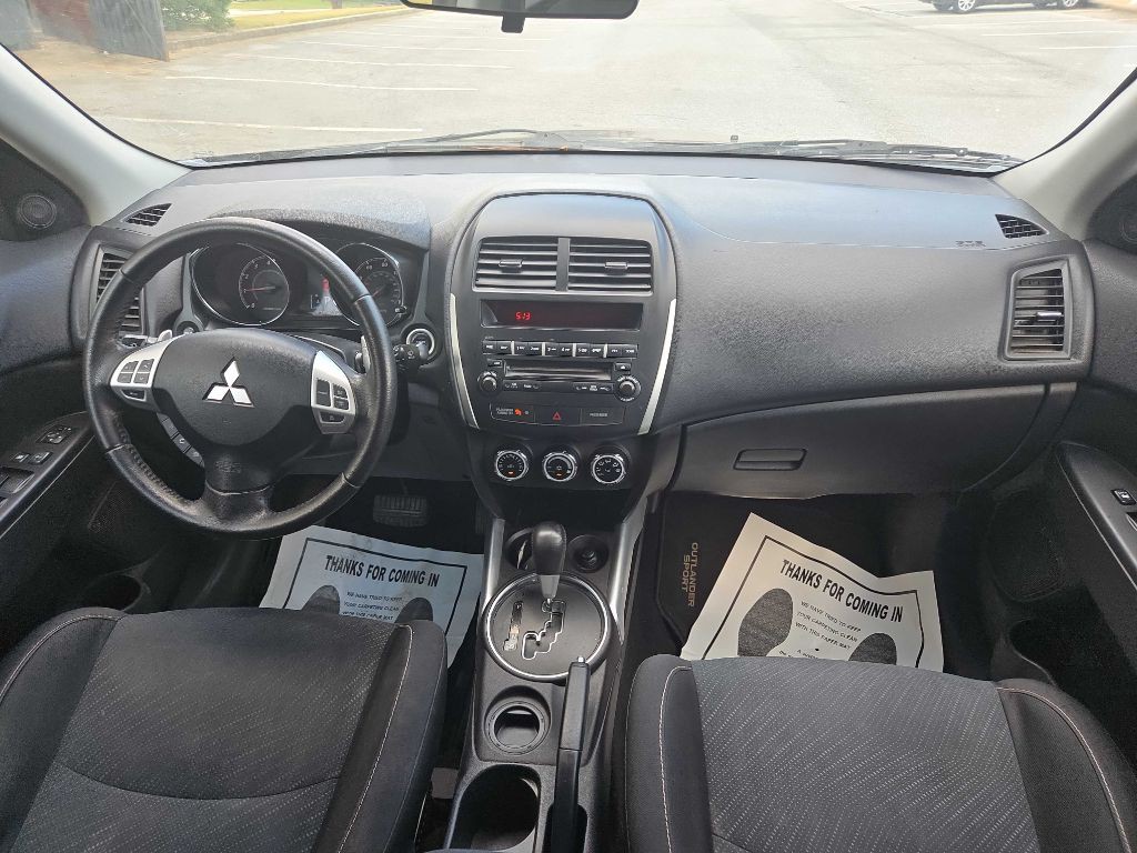 2013 Mitsubishi Outlander Image 11
