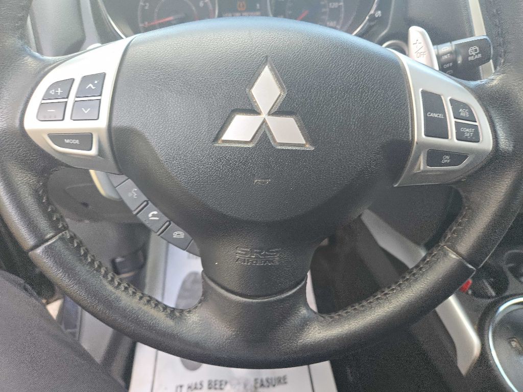 2013 Mitsubishi Outlander Image 25