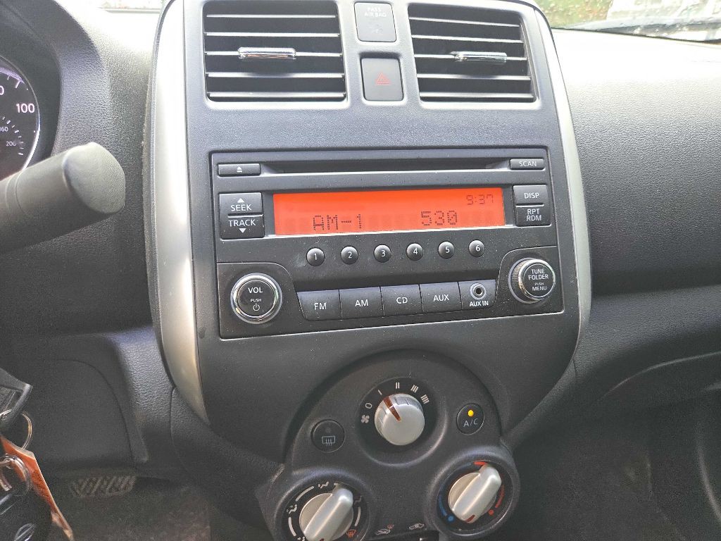 2014 Nissan Versa Image 11