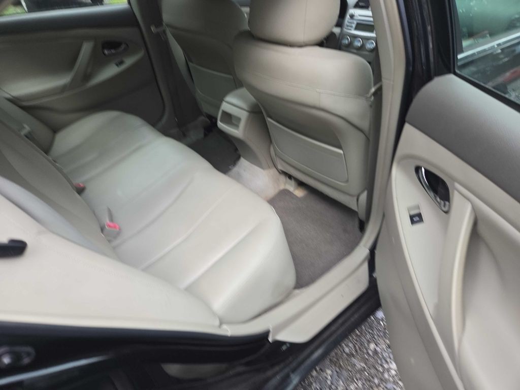 2010 Toyota Camry Image 3