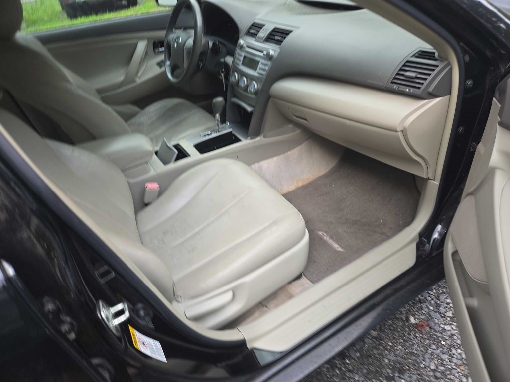 2010 Toyota Camry Image 4