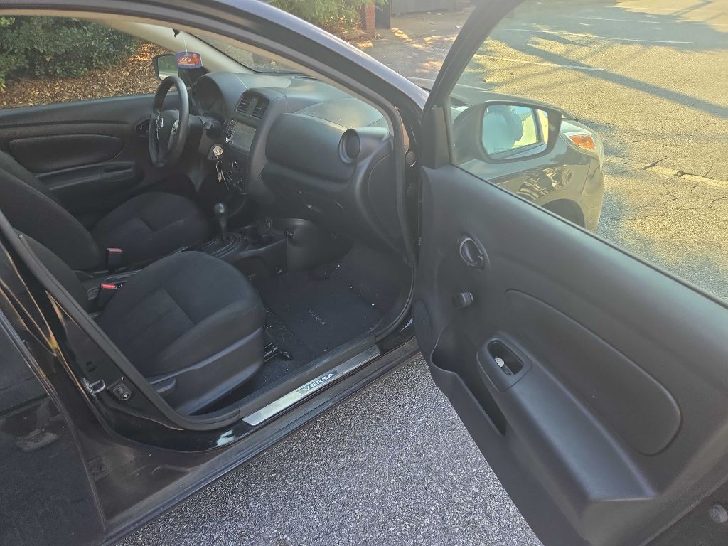 2019 Nissan Versa Image 4