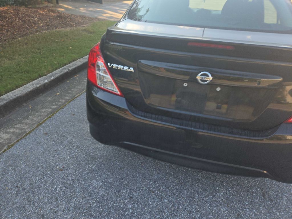 2019 Nissan Versa Image 10