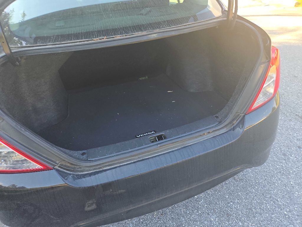 2019 Nissan Versa Image 15
