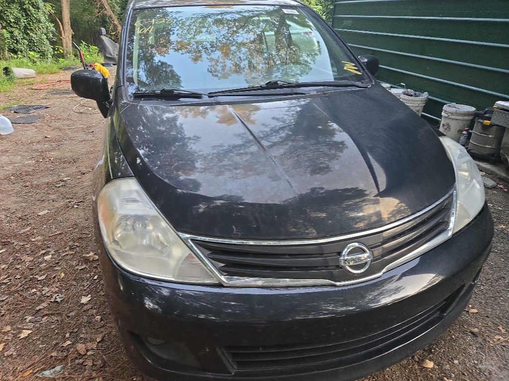 2012 Nissan Versa Image 2