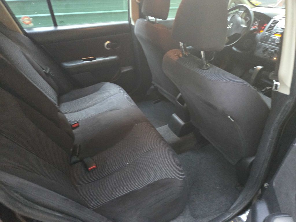 2012 Nissan Versa Image 5