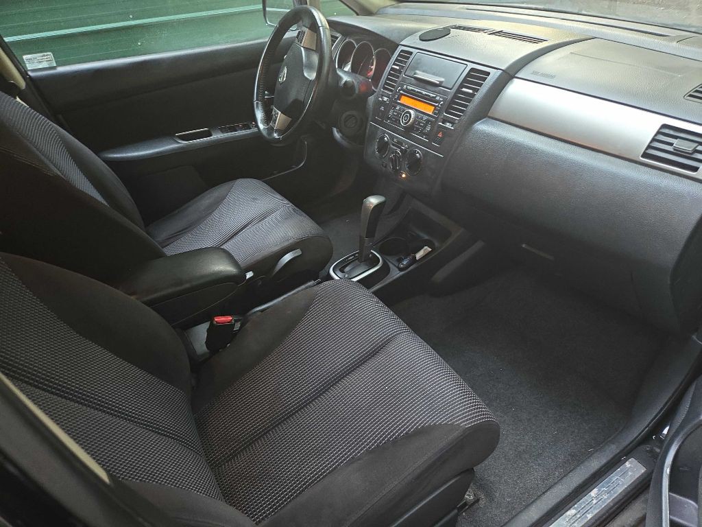 2012 Nissan Versa Image 33