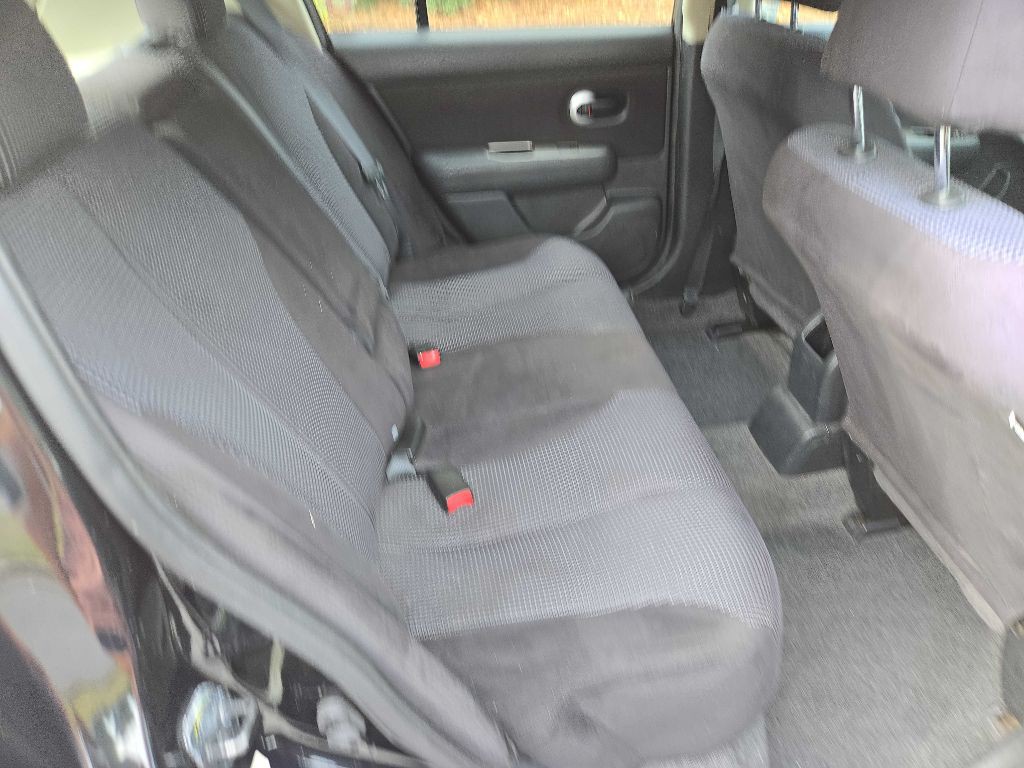 2012 Nissan Versa Image 9