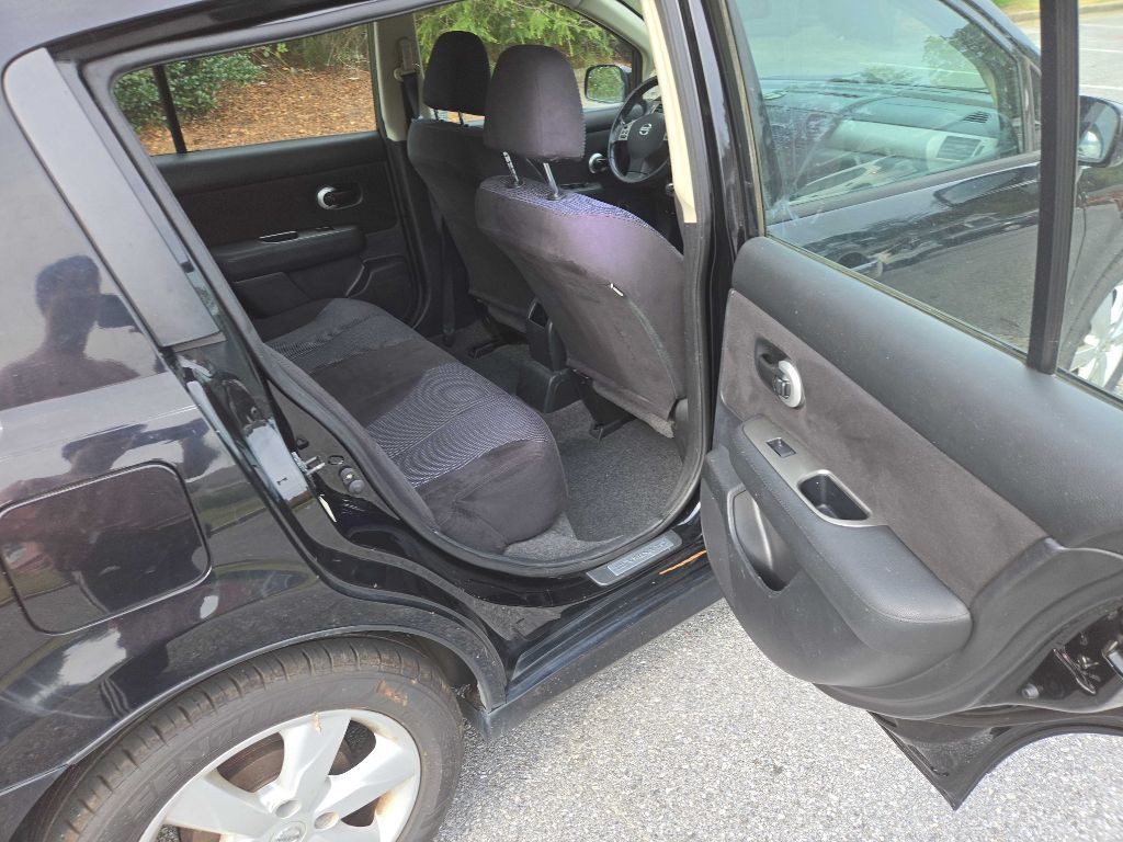 2012 Nissan Versa Image 10