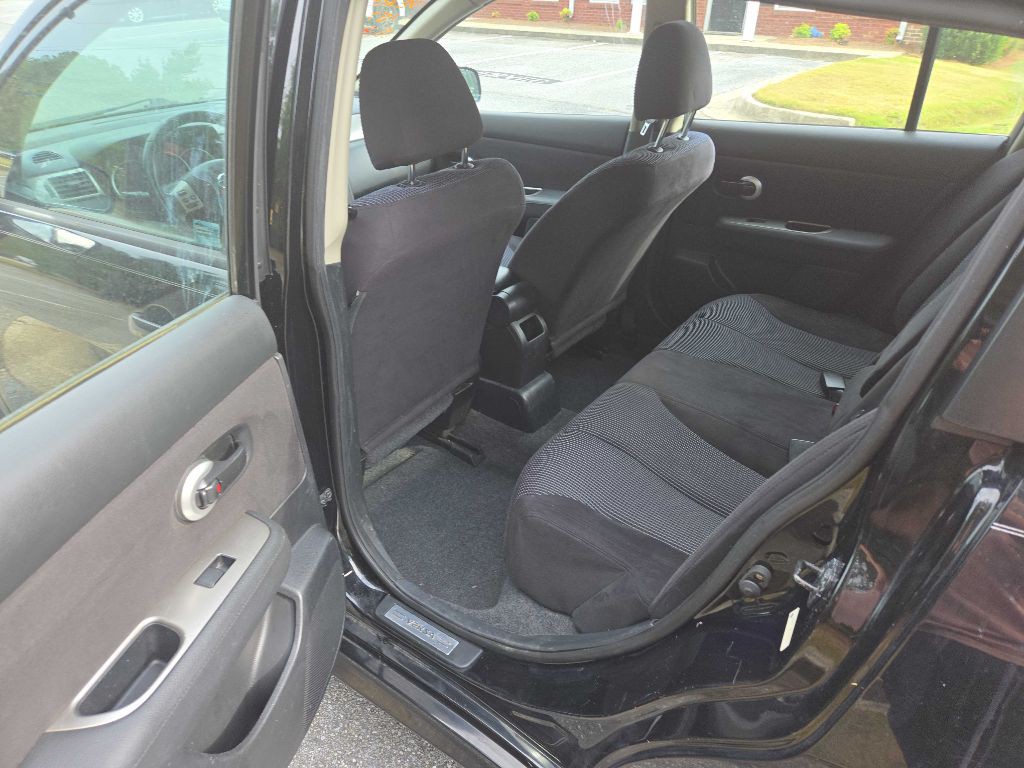 2012 Nissan Versa Image 17