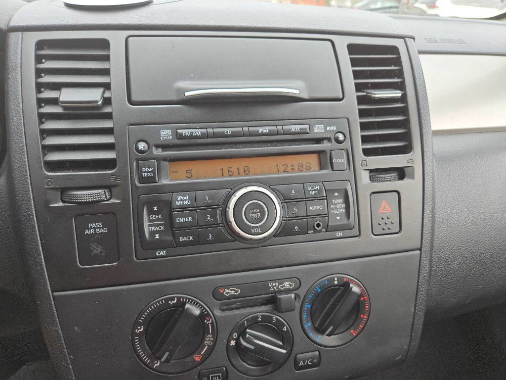 2012 Nissan Versa Image 22