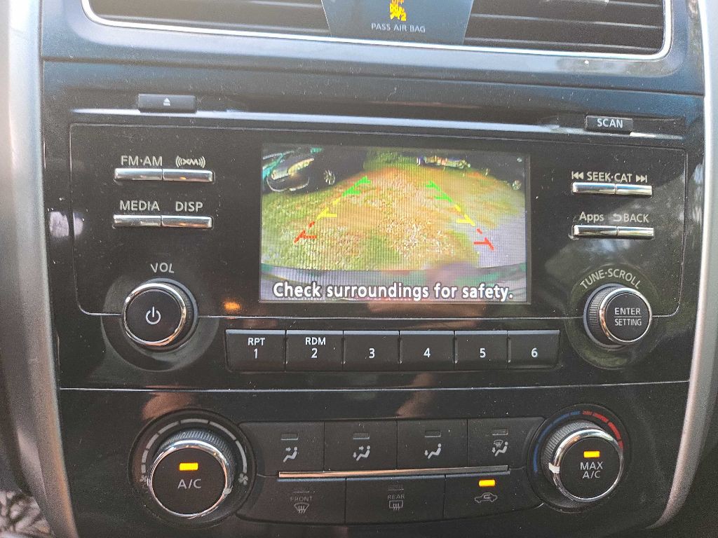 2015 Nissan Altima Image 10