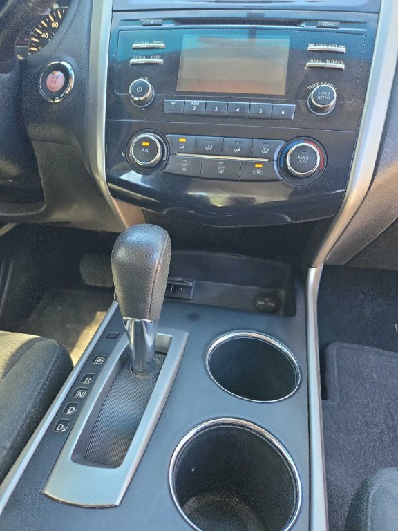 2015 Nissan Altima Image 10