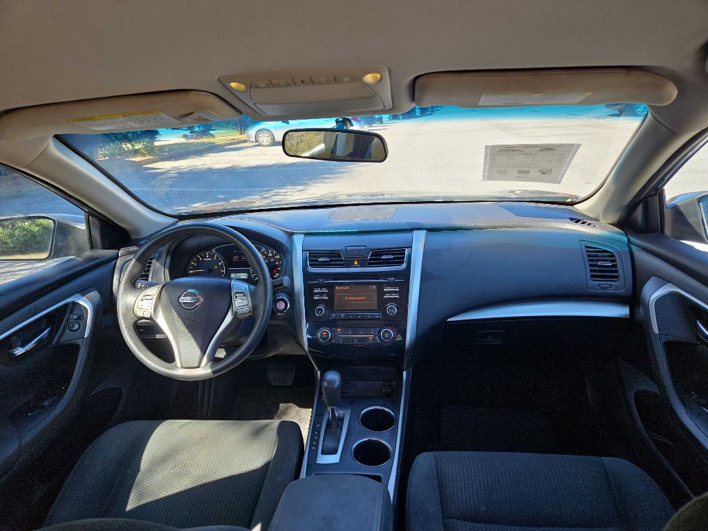 2015 Nissan Altima Image 17
