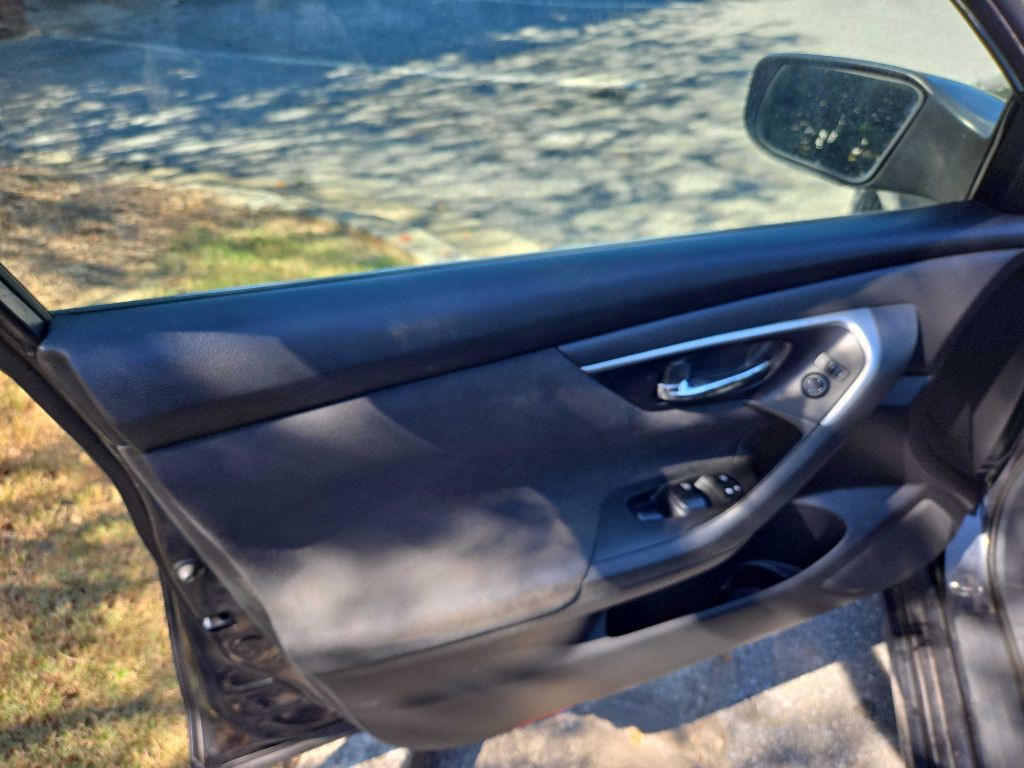2015 Nissan Altima Image 24