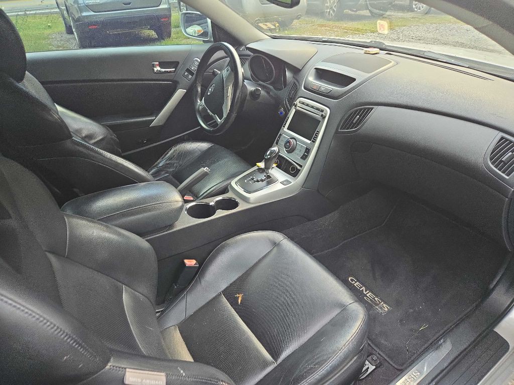 2010 Hyundai Genesis Image 4